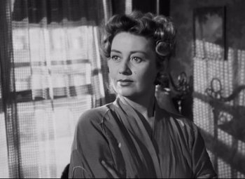 Movie still from “Nightmare Alley” (1947), directed by Edmund Goulding – An old black and white photo of a woman; Close Up shot, Low angle