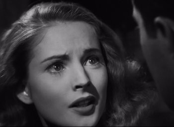 Movie still from “Nightmare Alley” (1947), directed by Edmund Goulding – A black - and - white photo of a woman looking up at the sky; Close Up shot, Over the shoulder angle