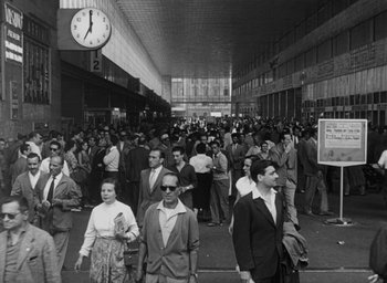 Movie still from “Nights of Cabiria” (1957), directed by Federico Fellini – A black and white photo of a crowd of people walking down a street; Extreme Wide shot, High angle