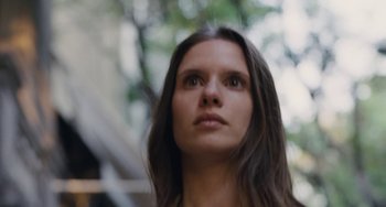 Movie still from “Nimic” (2019), directed by Yorgos Lanthimos – A person with long brown hair; Close Up shot, Low angle