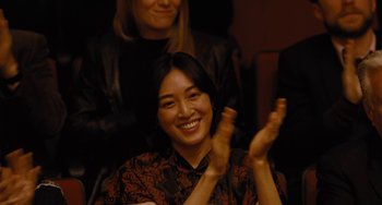 Movie still from “Nimic” (2019), directed by Yorgos Lanthimos – A woman clapping her hands in front of another woman; Close Up shot, Over the shoulder angle