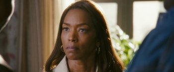 Movie still from “Notorious” (2009), directed by George Tillman Jr. – A woman that is looking at the camera; Close Up shot, Over the shoulder angle