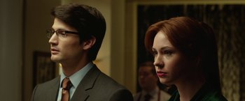 Movie still from “Oculus” (2013), directed by Mike Flanagan – A man and a woman standing next to each other; Close Up shot, Low angle