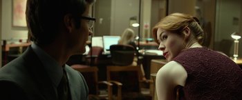Movie still from “Oculus” (2013), directed by Mike Flanagan – A man and a woman are sitting in front of each other in a room; Close Up shot, Over the shoulder angle