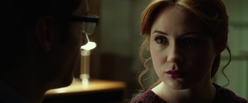 Movie still from “Oculus” (2013), directed by Mike Flanagan – A person with red hair and green eyes; Close Up shot, Over the shoulder angle