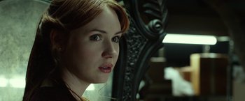 Movie still from “Oculus” (2013), directed by Mike Flanagan – A person with red hair looking at the camera; Close Up shot, Over the shoulder angle