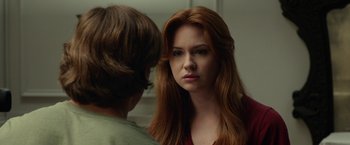 Movie still from “Oculus” (2013), directed by Mike Flanagan – A woman with long red hair is looking at a man; Close Up shot, Over the shoulder angle