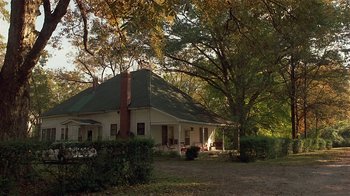 Movie still from “One False Move” (1991), directed by Carl Franklin – An old house with a porch sitting in the middle of the yard; Extreme Wide shot, High angle