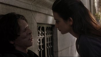 Movie still from “Open Your Eyes” (1997), directed by Alejandro Amenábar – A man and a woman face to face in front of a building; Close Up shot, Over the shoulder angle