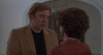 Movie still from “Ordinary People” (1980), directed by Robert Redford – A man and a woman talking in front of a mirror; Close Up shot, Over the shoulder angle