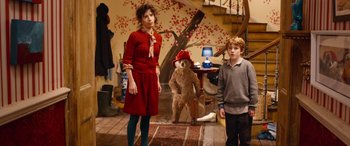 Movie still from “Paddington” (2014), directed by Paul King – A woman and a boy standing next to a teddy bear; Medium shot, Over the shoulder angle
