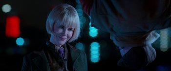 Movie still from “Paddington” (2014), directed by Paul King – A woman with blonde hair is smiling at the camera; Close Up shot, Over the shoulder angle