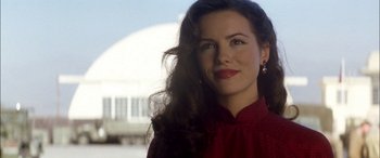 Movie still from “Pearl Harbor” (2001), directed by Michael Bay – A woman in a red shirt is posing for a picture; Close Up shot, Over the shoulder angle