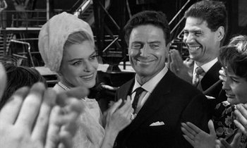 Movie still from “Phaedra” (1962), directed by Jules Dassin – A black and white photo of a man and a woman; Medium shot, Low angle