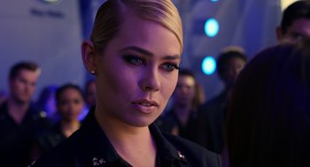 Movie still from “Pitch Perfect 2” (2015), directed by Elizabeth Banks – A person wearing a suit and tie; Close Up shot, Over the shoulder angle