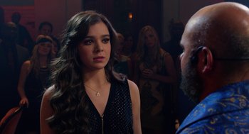 Movie still from “Pitch Perfect 2” (2015), directed by Elizabeth Banks – A woman in a black top is talking to a man; Close Up shot, Over the shoulder angle