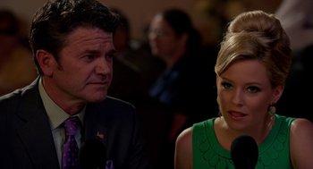 Movie still from “Pitch Perfect 2” (2015), directed by Elizabeth Banks – A man and a woman are talking to a microphone; Close Up shot, Over the shoulder angle