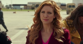 Movie still from “Pitch Perfect 3” (2017), directed by Trish Sie – A person with long red hair; Close Up shot, Over the shoulder angle