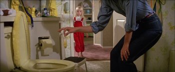 Movie still from “Poltergeist” (1982), directed by Tobe Hooper – A woman is standing in front of a little girl; Medium shot, Low angle