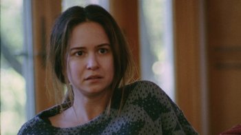 Movie still from “Queen of Earth” (2015), directed by Alex Ross Perry – A young woman with long brown hair wearing a sweater; Close Up shot, Over the shoulder angle