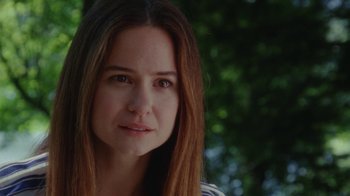 Movie still from “Queen of Earth” (2015), directed by Alex Ross Perry – A person with long brown hair; Close Up shot, Over the shoulder angle