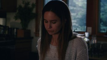 Movie still from “Queen of Earth” (2015), directed by Alex Ross Perry – A woman with long hair is looking down; Close Up shot, Over the shoulder angle