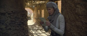 Movie still from “Queen of the Desert” (2015), directed by Werner Herzog – A woman wearing a headscarf looking at a piece of paper; Close Up shot, Over the shoulder angle