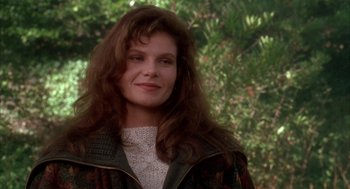 Movie still from “Raising Cain” (1992), directed by Brian De Palma – A person with long hair; Close Up shot, Over the shoulder angle