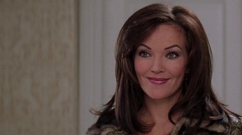 Movie still from “Rat Race” (2001), directed by Jerry Zucker – A person smiling for the camera; Close Up shot, Over the shoulder angle