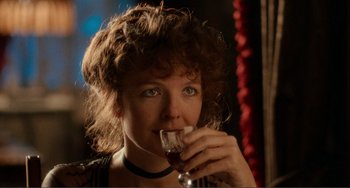 Movie still from “Reds” (1981), directed by Warren Beatty – A person holding a glass of wine; Close Up shot, Over the shoulder angle