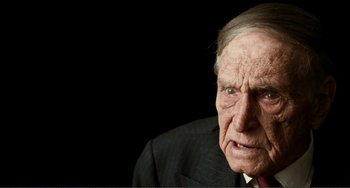 Movie still from “Reds” (1981), directed by Warren Beatty – An old man wearing a suit and tie; Close Up shot, Over the shoulder angle