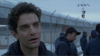 Movie still from “Reindeer Games” (2000), directed by John Frankenheimer – A man in a black jacket is looking at the camera; Close Up shot, Over the shoulder angle