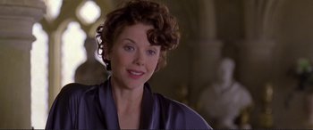 Movie still from “Richard III” (1995), directed by Richard Loncraine – A person with curly hair; Close Up shot, Over the shoulder angle