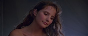 Movie still from “Richard III” (1995), directed by Richard Loncraine – A young girl with long hair is posing for a picture; Close Up shot, Low angle