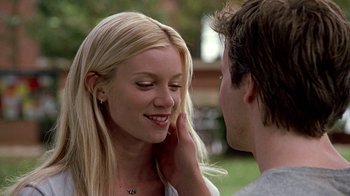 Movie still from “Road Trip” (2000), directed by Todd Phillips – A man and a woman face to face in a park; Close Up shot, Over the shoulder angle