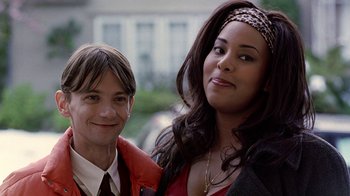 Movie still from “Road Trip” (2000), directed by Todd Phillips – A man standing next to a woman in front of a building; Close Up shot, Over the shoulder angle