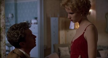 Movie still from “Romeo Is Bleeding” (1993), directed by Peter Medak – A man and a woman are looking at one another; Medium shot, Low angle