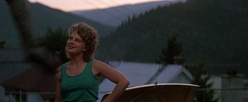 Movie still from “Roxanne” (1987), directed by Fred Schepisi – A woman standing next to a ski slope; Medium shot, Low angle