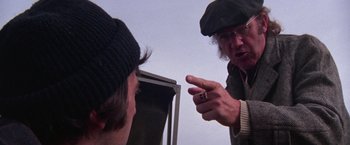 Movie still from “Scarecrow” (1973), directed by Jerry Schatzberg – A man pointing at another man in a hat; Close Up shot, Over the shoulder angle
