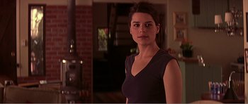 Movie still from “Scream 3” (2000), directed by Wes Craven – A woman standing in front of a brick wall; Close Up shot, Over the shoulder angle