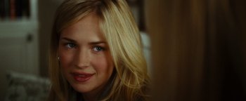 Movie still from “Scream 4” (2011), directed by Wes Craven – A person with blonde hair; Close Up shot, Over the shoulder angle