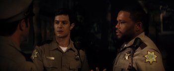Movie still from “Scream 4” (2011), directed by Wes Craven – Two police officers are standing next to each other; Close Up shot, Over the shoulder angle