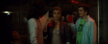 Movie still from “Scream 4” (2011), directed by Wes Craven – A woman holding a red cup in a crowd of people; Medium shot, Over the shoulder angle