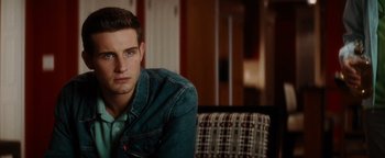 Movie still from “Scream 4” (2011), directed by Wes Craven – A man sitting on top of a couch in a living room; Close Up shot, Over the shoulder angle