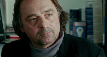 Movie still from “Secrets & Lies” (1996), directed by Mike Leigh – A person with long hair; Close Up shot, Over the shoulder angle