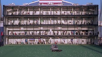 Movie still from “Serendipity” (2001), directed by Peter Chelsom – A large building with many windows and people in it; Extreme Wide shot, Low angle