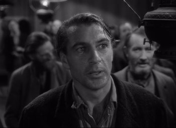 Movie still from “Sergeant York” (1941), directed by Howard Hawks – Black and white photograph of a man in front of a group of people; Close Up shot, Over the shoulder angle
