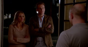 Movie still from “Sex Tape” (2014), directed by Jake Kasdan – A man and a woman standing next to each other in front of a building; Medium shot, Over the shoulder angle