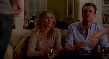 Movie still from “Sex Tape” (2014), directed by Jake Kasdan – A woman sitting next to a man holding a glass of wine; Medium shot, Over the shoulder angle