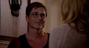 Movie still from “Sex Tape” (2014), directed by Jake Kasdan – A person wearing glasses looking at a woman; Close Up shot, Over the shoulder angle